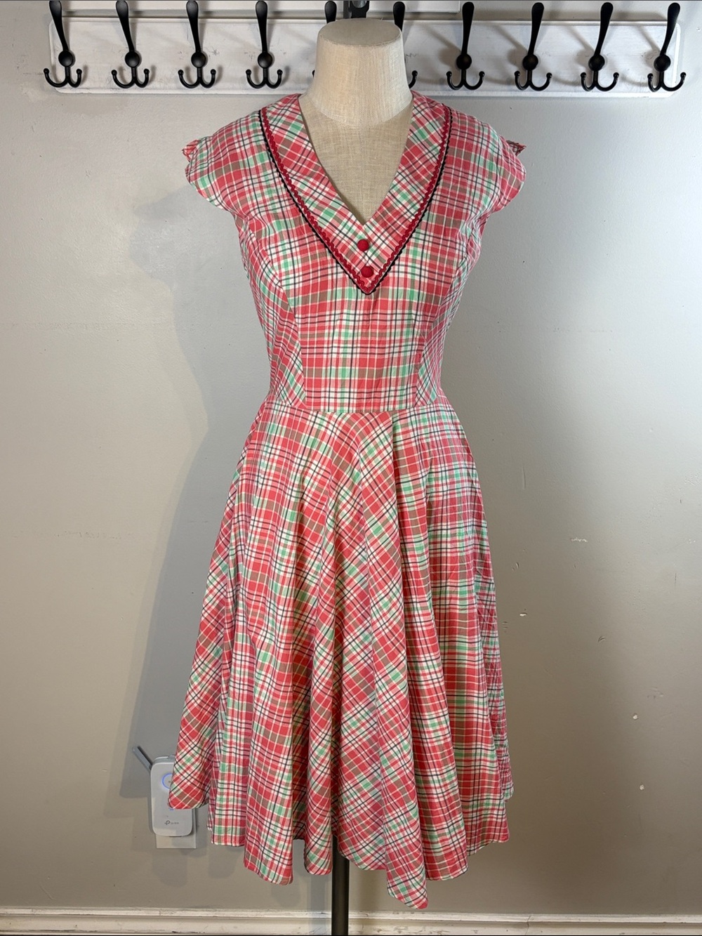 Vintage-Inspired Red Plaid Midi Dress with V-Neck size xs